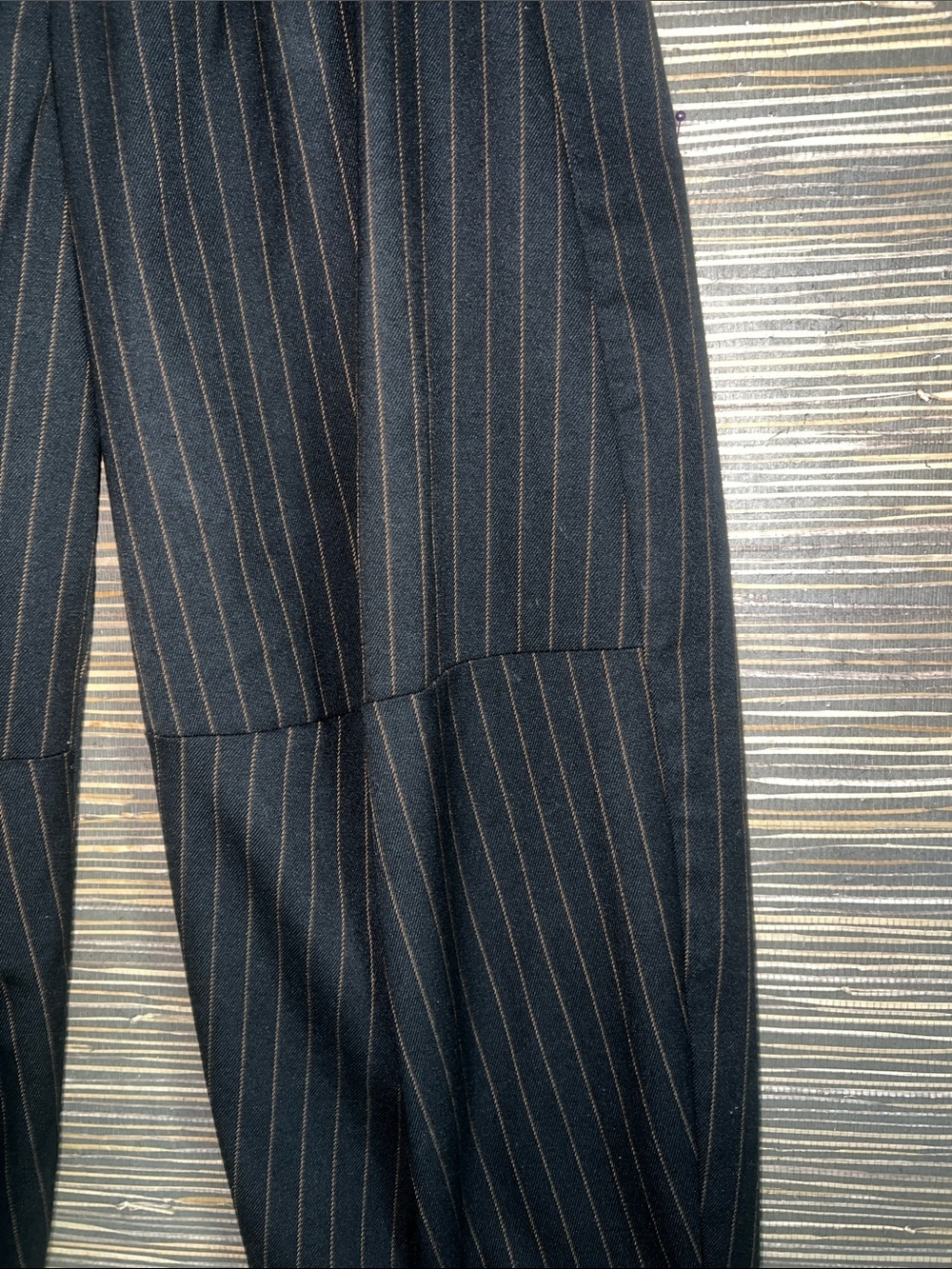 Free People Tate Pinstriped Barrel Leg Trousers Black Sz 6 - Picture 6 of 16